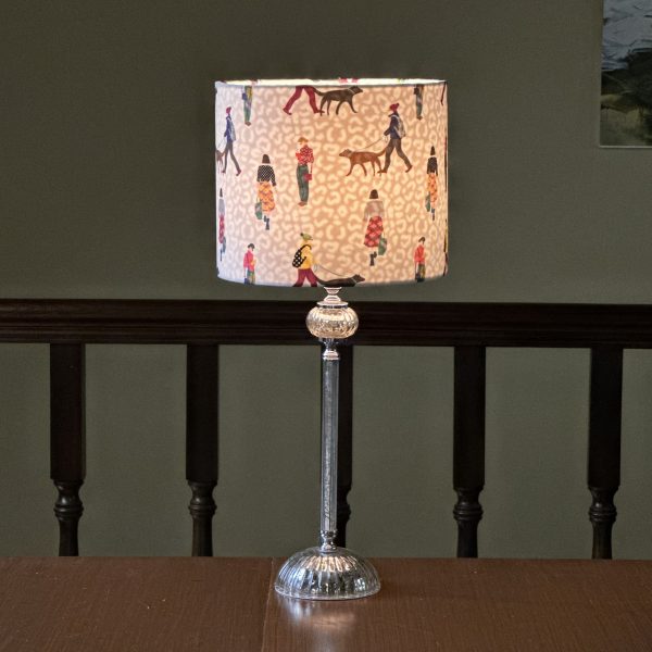 People Walking With Dog table lamp Kubena