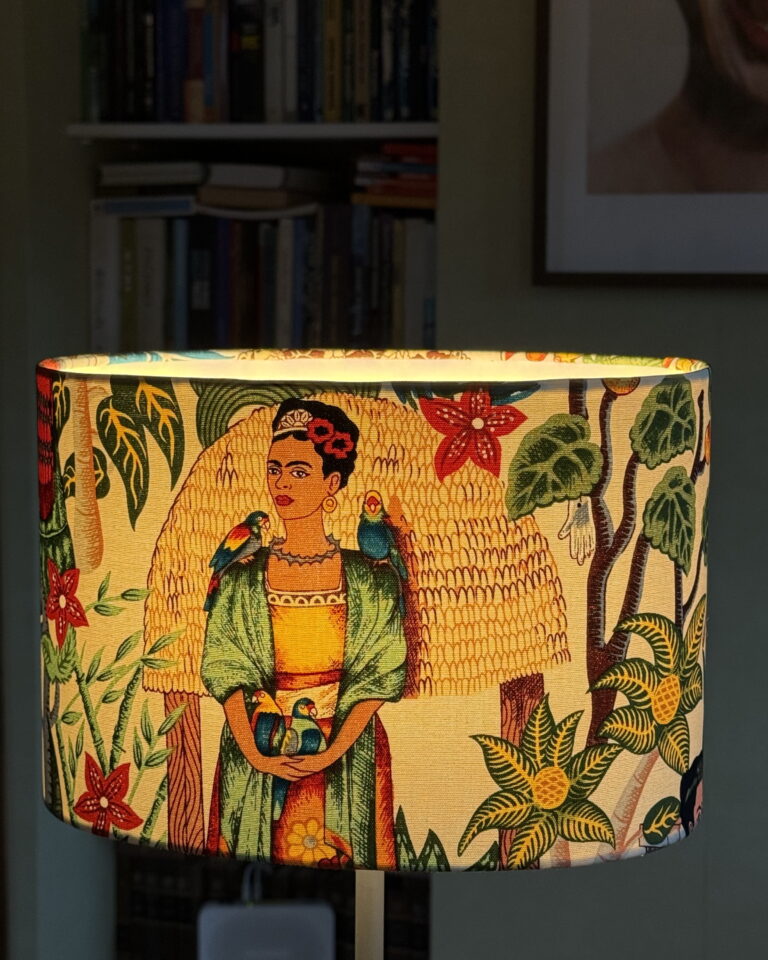 Frida Kahlo inspired tropical lampshade glowing with warm light – handmade artistic lighting by Chantier Studio.
